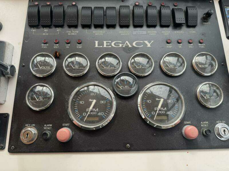 2001 Legacy Yachts Express