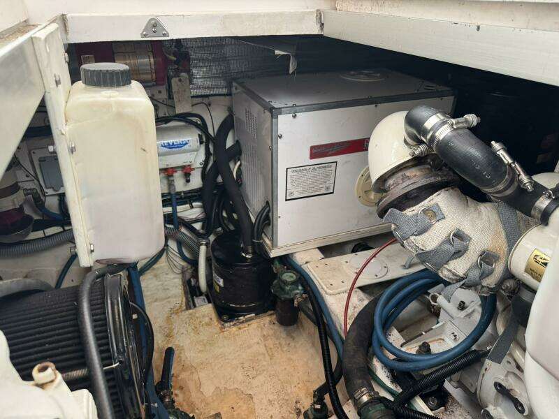 2001 Legacy Yachts Express