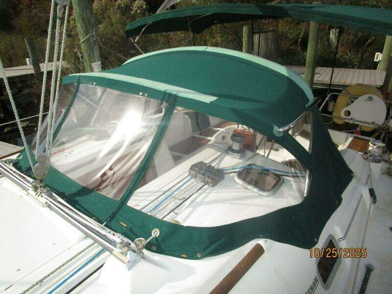 37' Beneteau dodger1