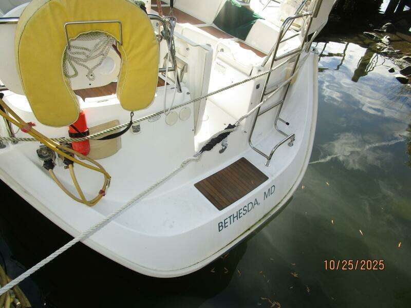 37' Beneteau swimplatform