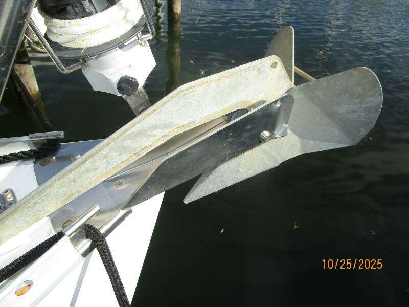 37' Beneteau anchor