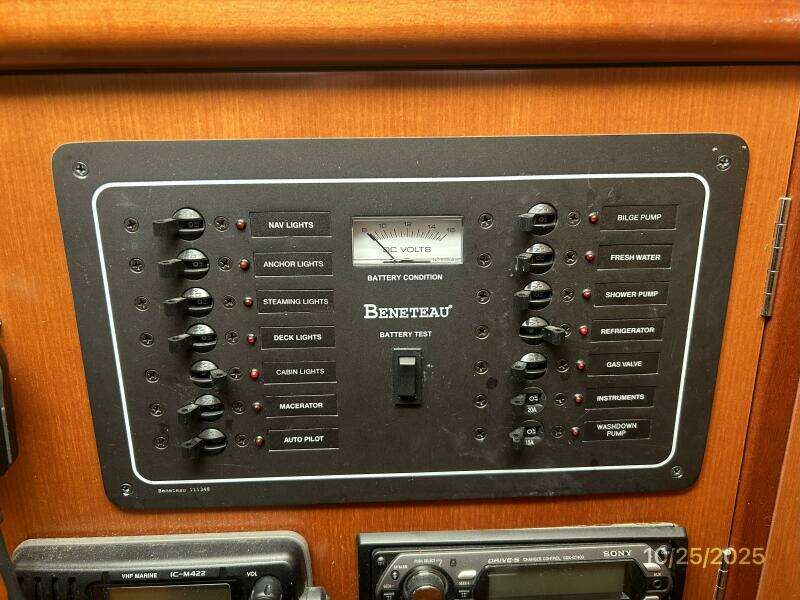 37' Beneteau electrical panel