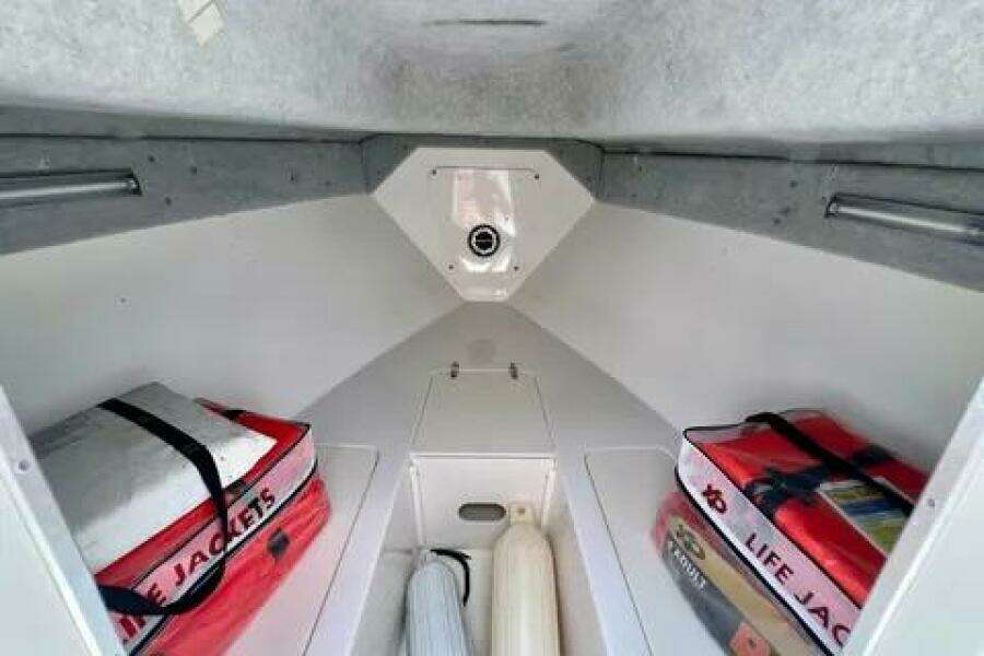 1994 Fountain 31 Center Console