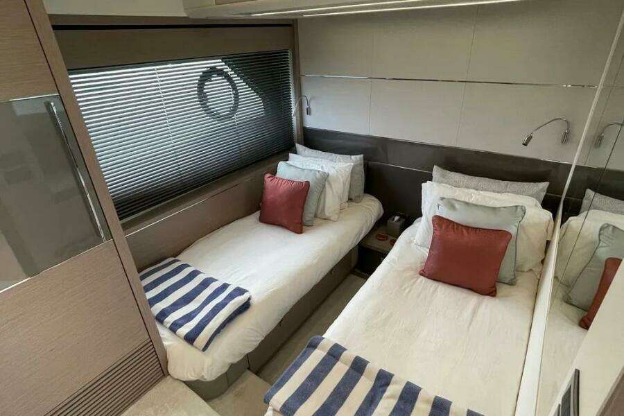 2020 Sunseeker 74 Sport Yacht