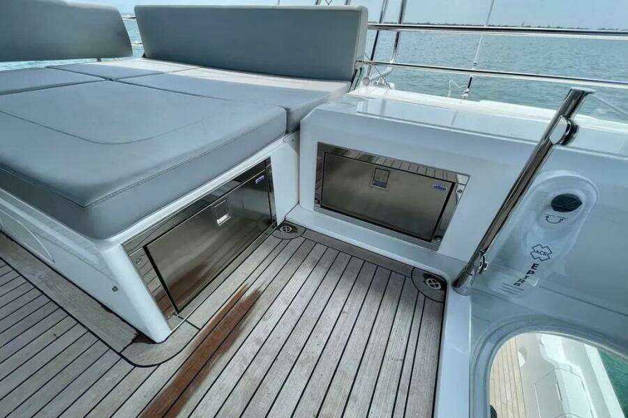 2020 Sunseeker 74 Sport Yacht