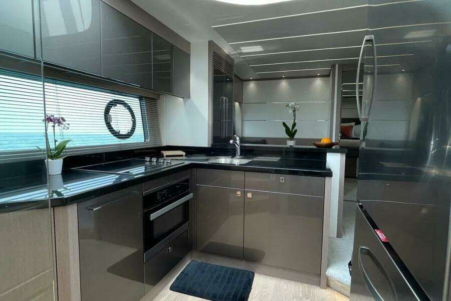 2020 Sunseeker 74 Sport Yacht