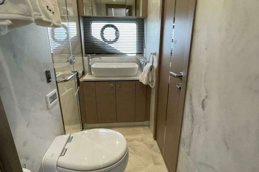 2020 Sunseeker 74 Sport Yacht