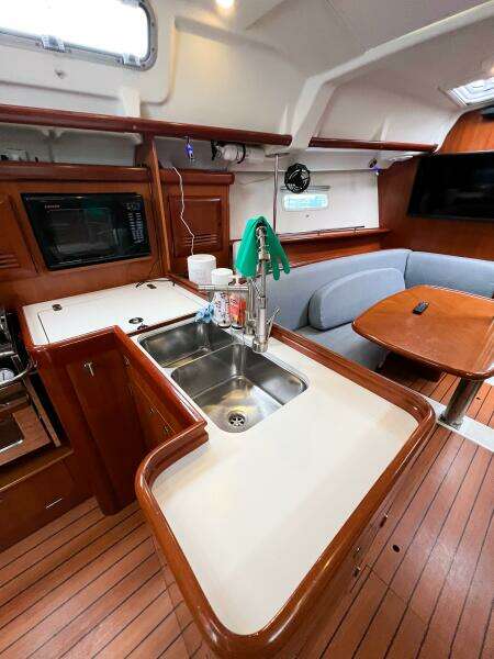 2007 Beneteau 373