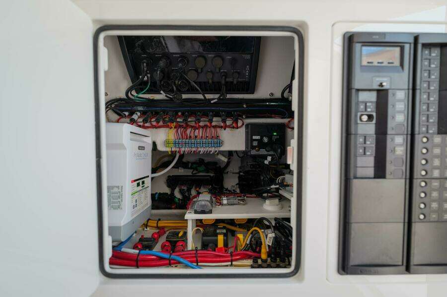 Valhalla 33 - Sea Dawg - Electrical Panel