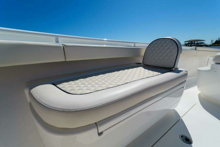 Valhalla 33 - Sea Dawg - Bow Seating