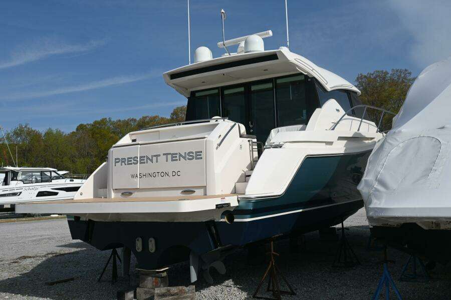 2017 Tiara Yachts 44 Coupe