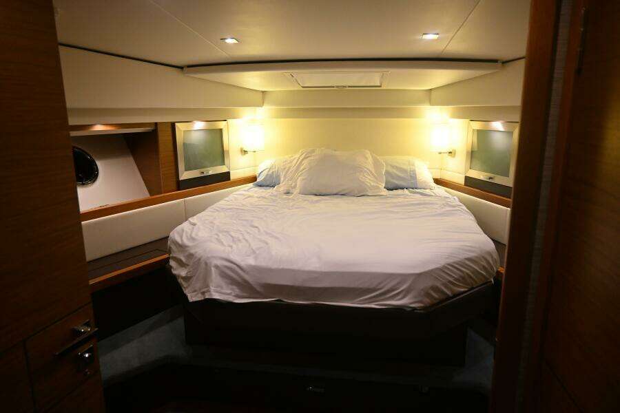 2017 Tiara Yachts 44 Coupe