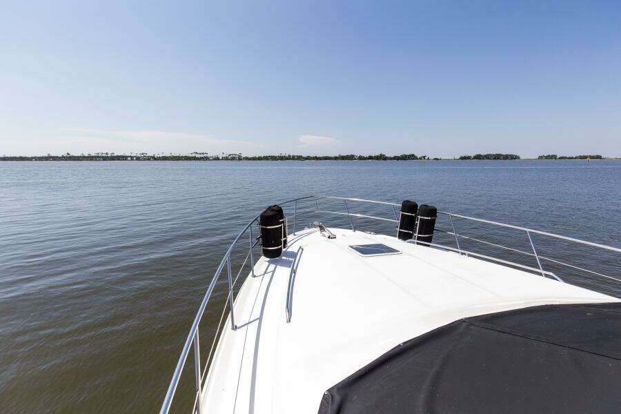 2000 40 Sea Ray 400 Sedan Bridge Silver Lining Bow