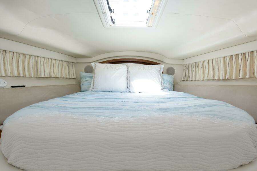 2000 40 Sea Ray 400 Sedan Bridge Silver Lining Primary Stateroom