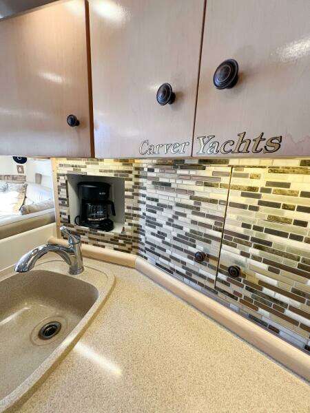 1998 Carver 350 Mariner