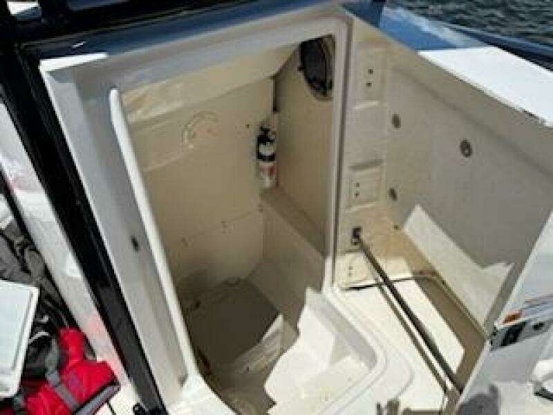 2022 Robalo R242 Center Console