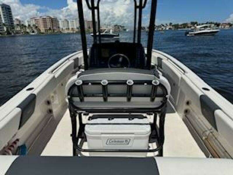 2022 Robalo R242 Center Console