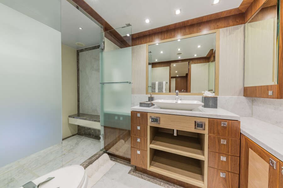 2018 Hargrave Raised Pilothouse