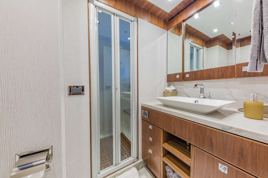 2018 Hargrave Raised Pilothouse