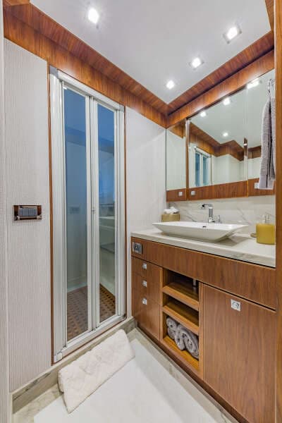 2018 Hargrave Raised Pilothouse