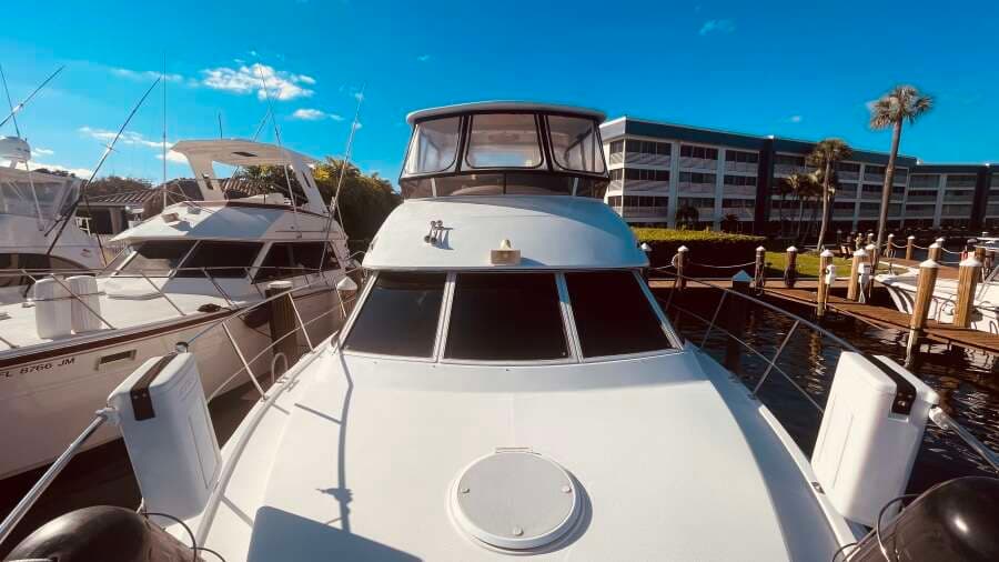 1997 CARVER YACHTS 500 COCKPIT MY
