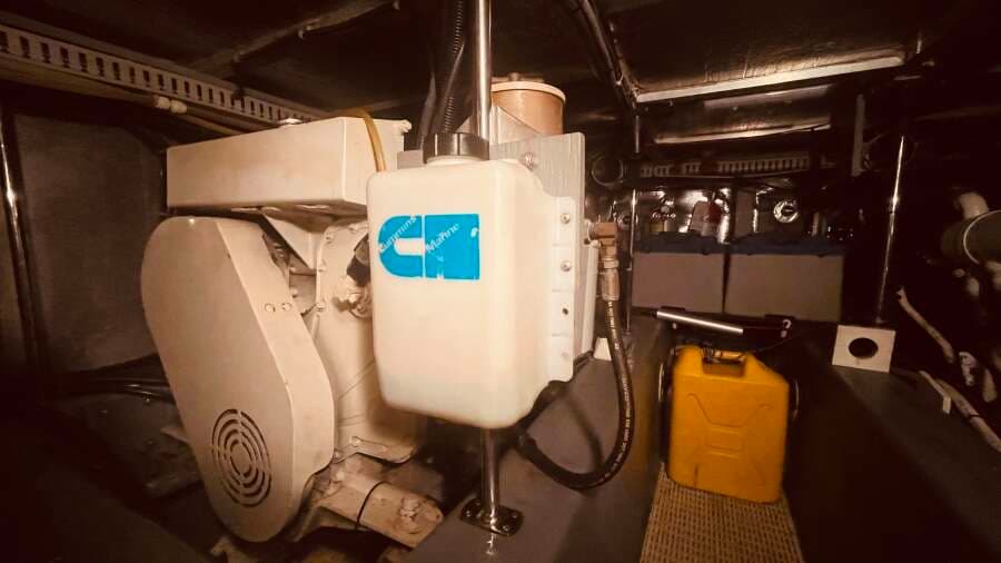 1997 CARVER YACHTS 500 COCKPIT MY