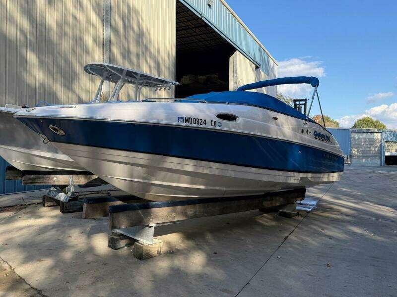 2008 Regal 2450 Cuddy