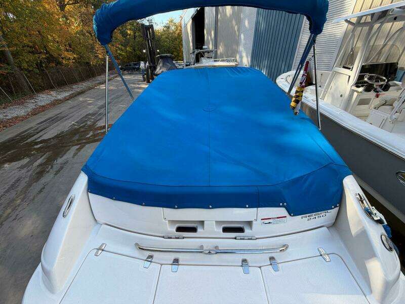 2008 Regal 2450 Cuddy