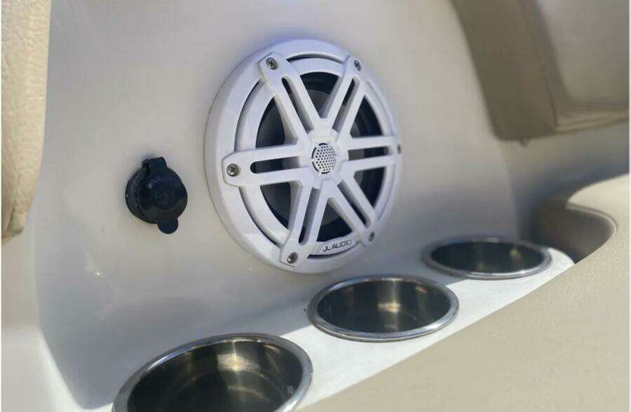 2018 Sailfish 325 DC