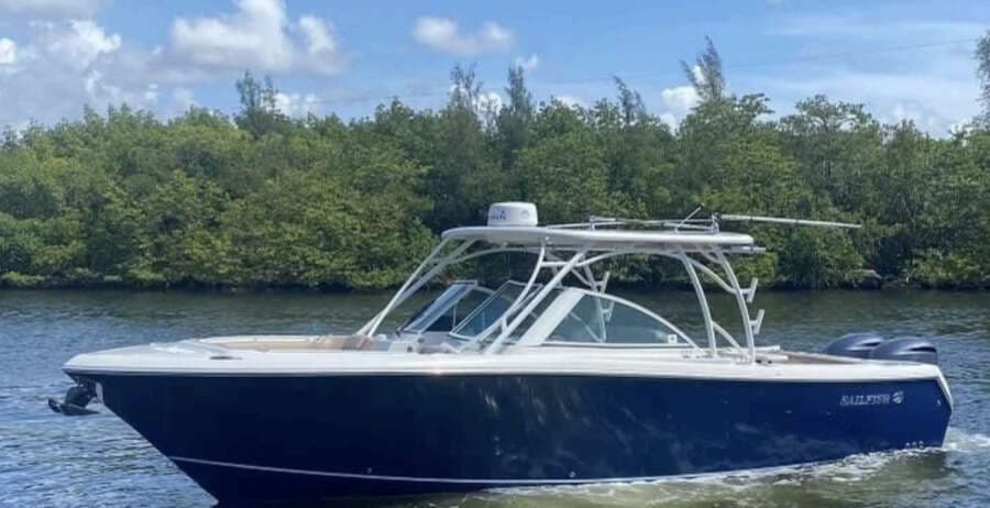 2018 Sailfish 325 DC