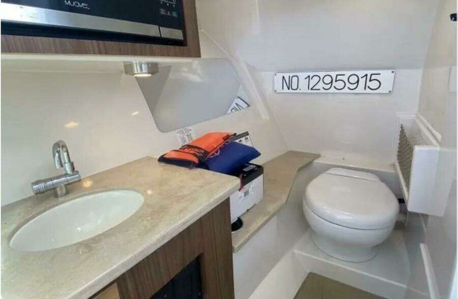 2018 Sailfish 325 DC