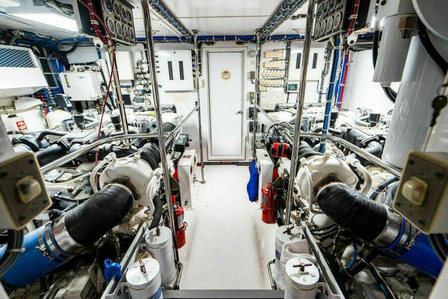 2003 Hatteras Cockpit MY