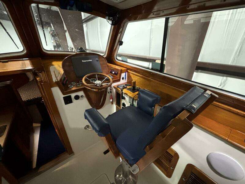 2004 Hinckley 36 Picnic Boat EP