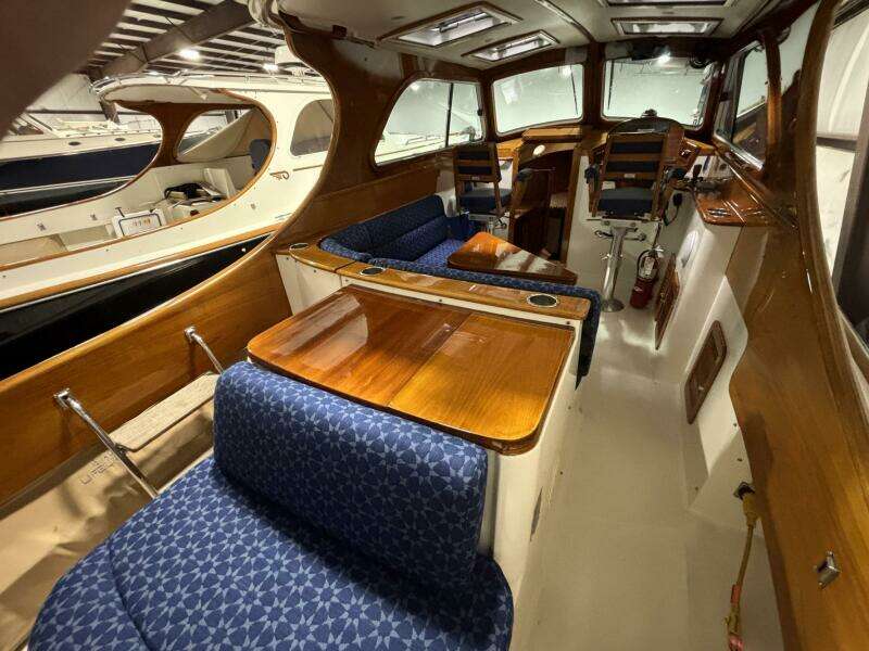 2004 Hinckley 36 Picnic Boat EP