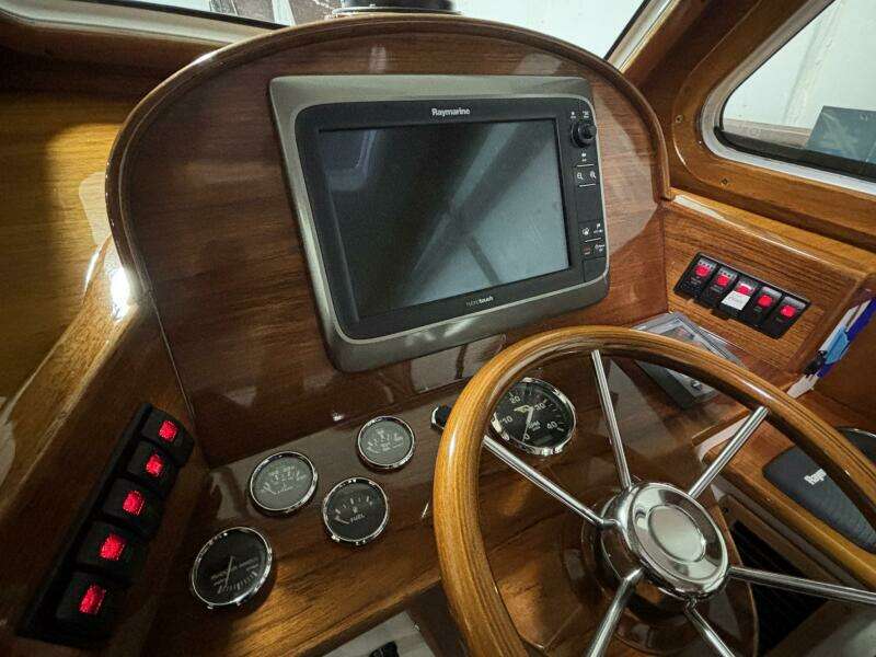 2004 Hinckley 36 Picnic Boat EP