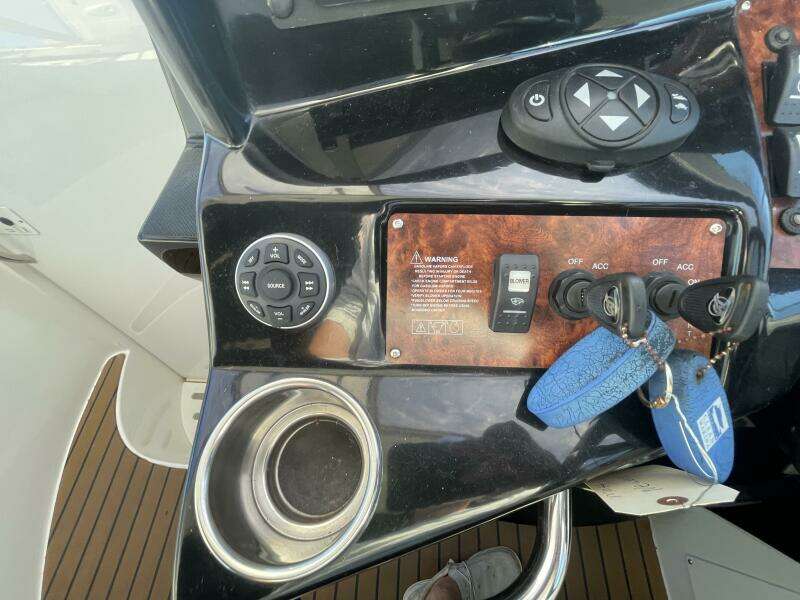 2016 Rinker 310 Express