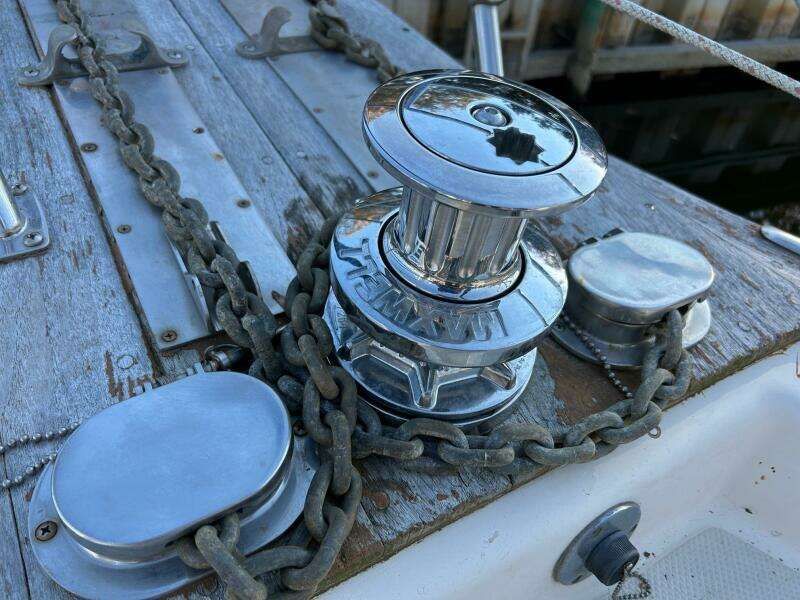 Maxwell electric windlass