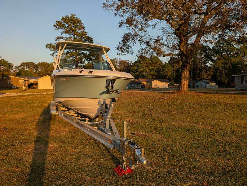 2023 Boston Whaler 240 Vantage