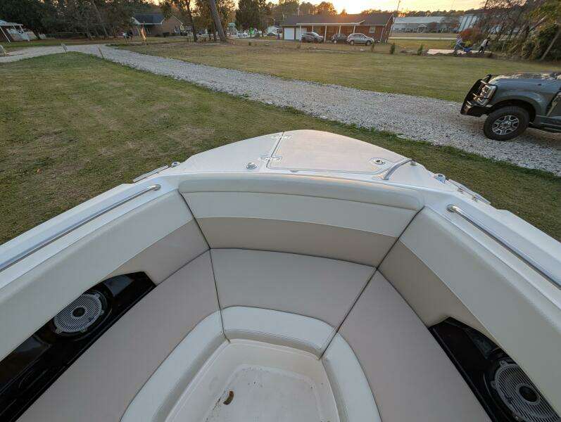 2023 Boston Whaler 240 Vantage