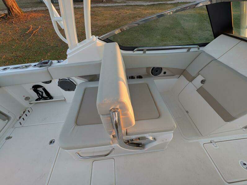 2023 Boston Whaler 240 Vantage