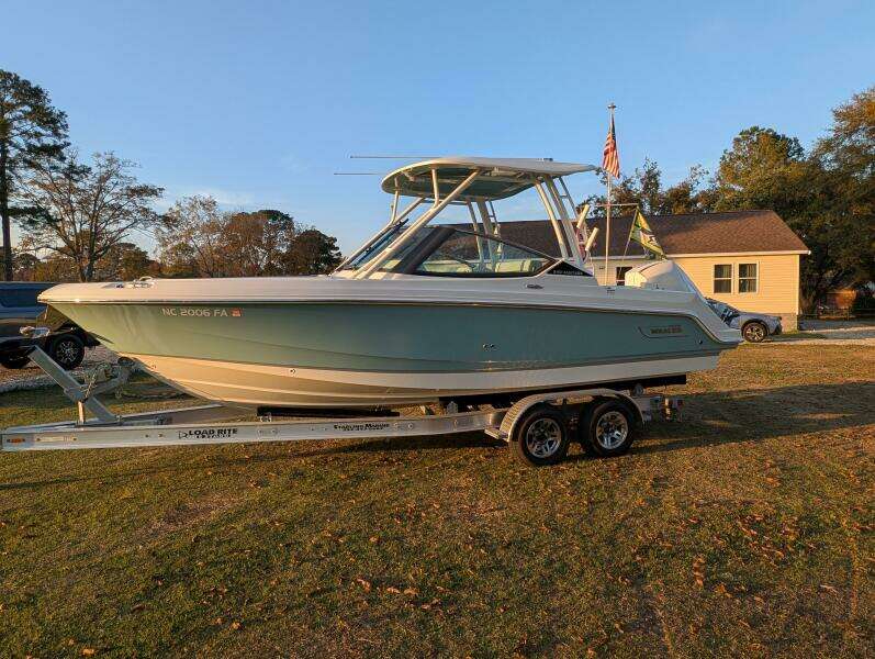 2023 Boston Whaler 240 Vantage