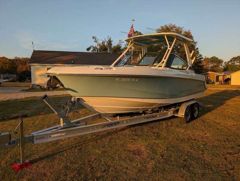 2023 Boston Whaler 240 Vantage