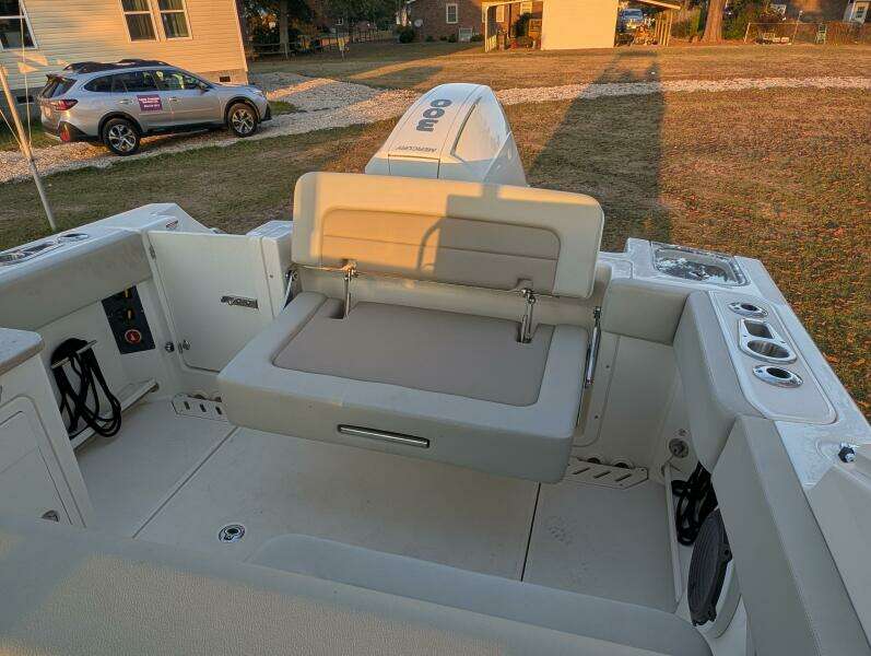 2023 Boston Whaler 240 Vantage