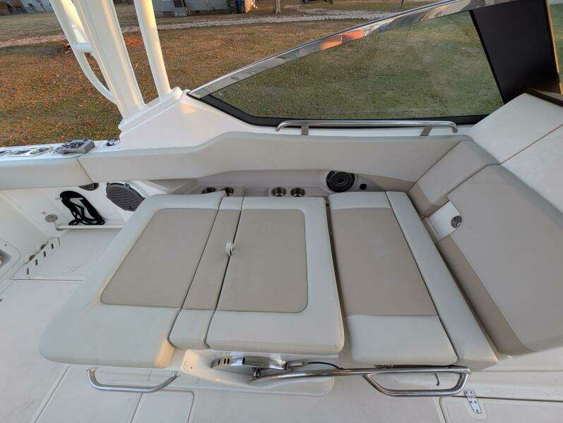 2023 Boston Whaler 240 Vantage