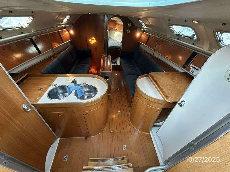 38' Beneteau salon forward