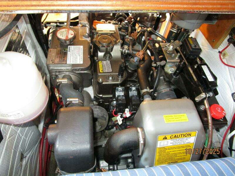 38' Beneteau auxiliary access3