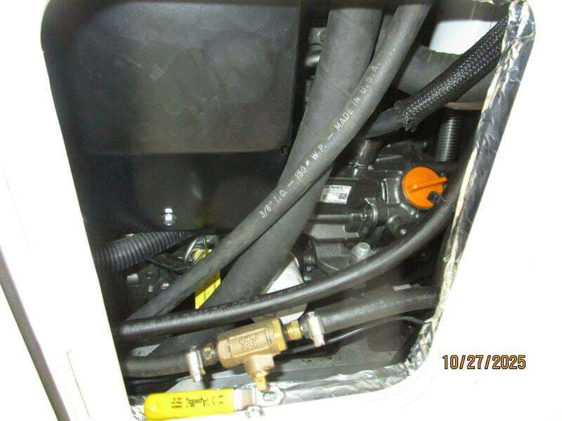 38' Beneteau auxiliary access4