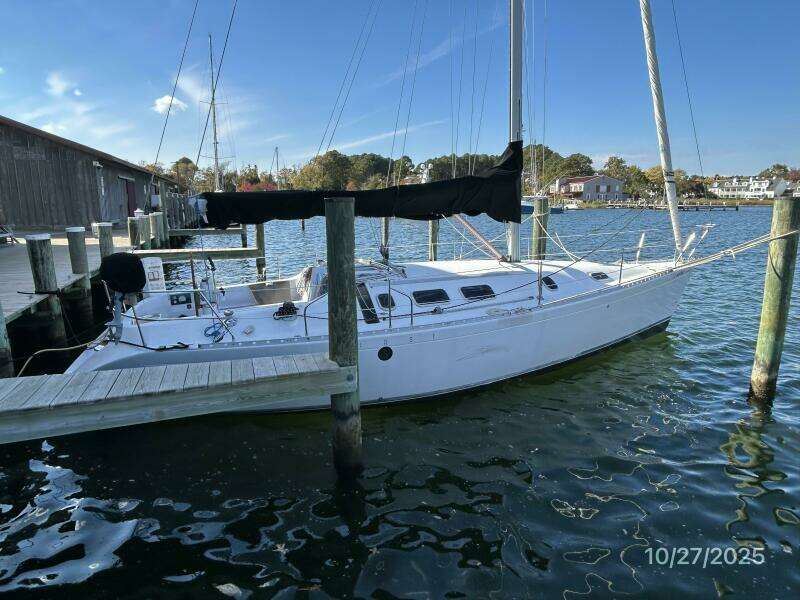38' Beneteau starboard profile