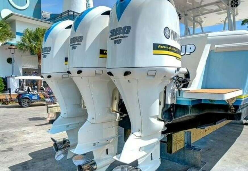 2008 Intrepid 370 Cuddy