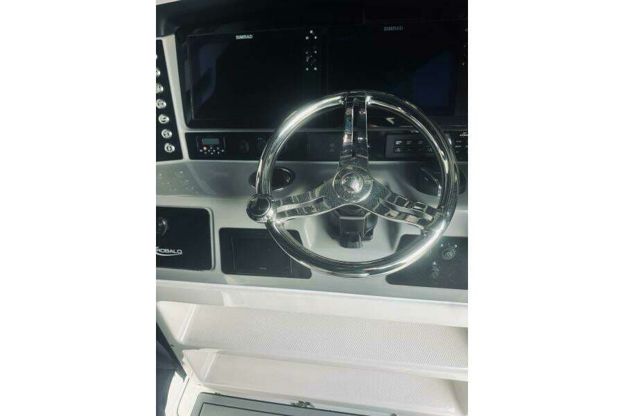 2022 Robalo R272 Center Console